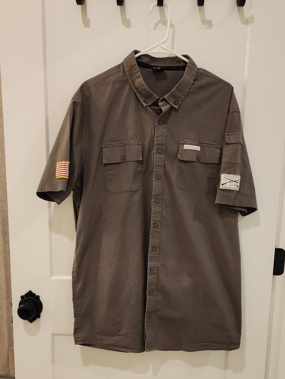 Men's Short-Sleeve Button-Up Shirt in Olive